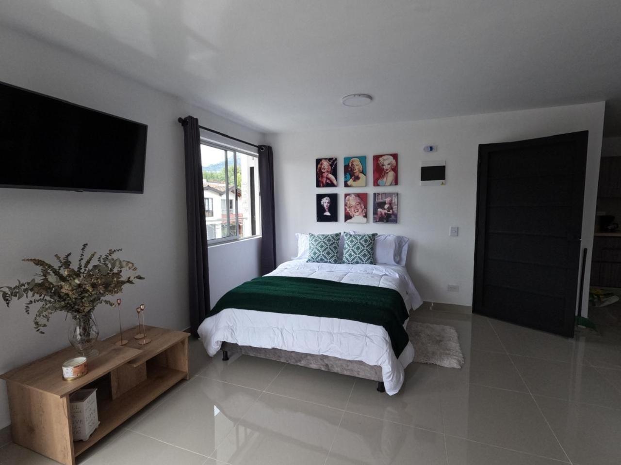 Hermoso Loft Cerca Al Poblado Y Al Metro * Medellin