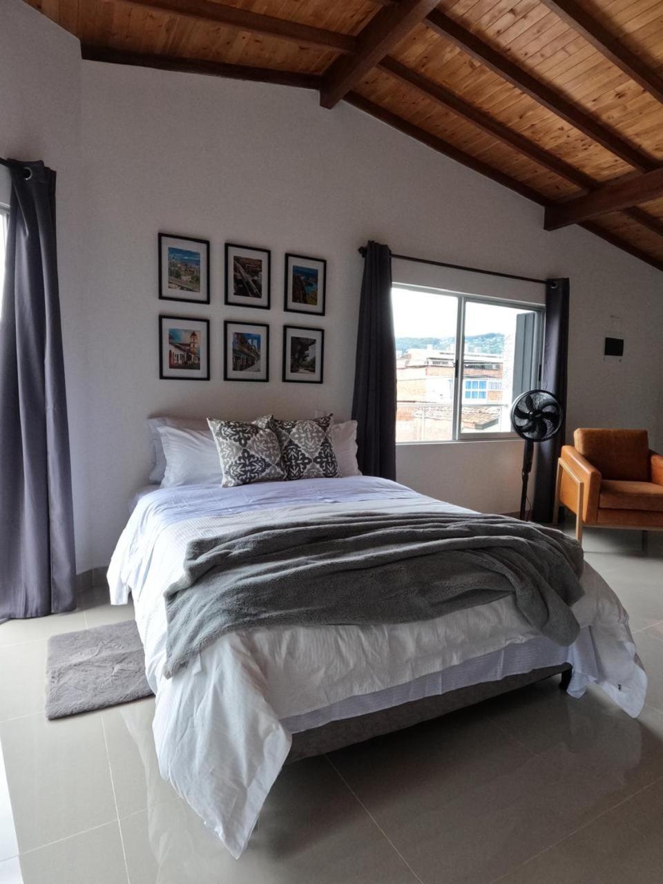 Hermoso Loft Cerca Al Poblado Y Al Metro * Medellin
