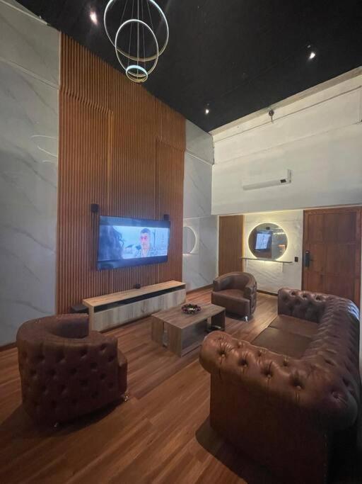 Exclusivo Apartaloft Privado Frente Parque Lleras Apartment