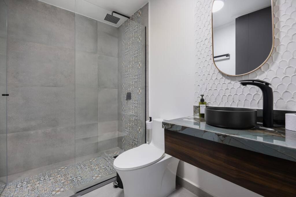Private Sauna Jacuzzi Billiard Gym Luxury Retreat Apartment *