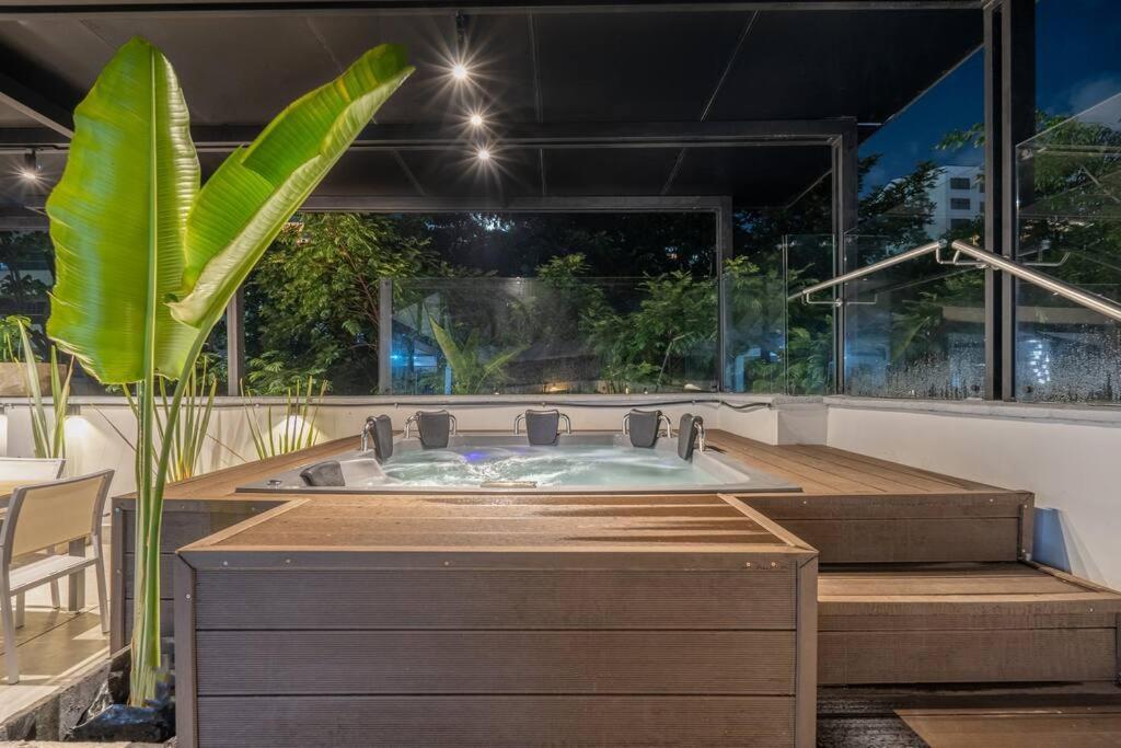 Private Sauna Jacuzzi Billiard Gym Luxury Retreat Apartment *
