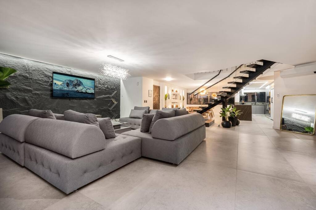 Private Sauna Jacuzzi Billiard Gym Luxury Retreat Apartment