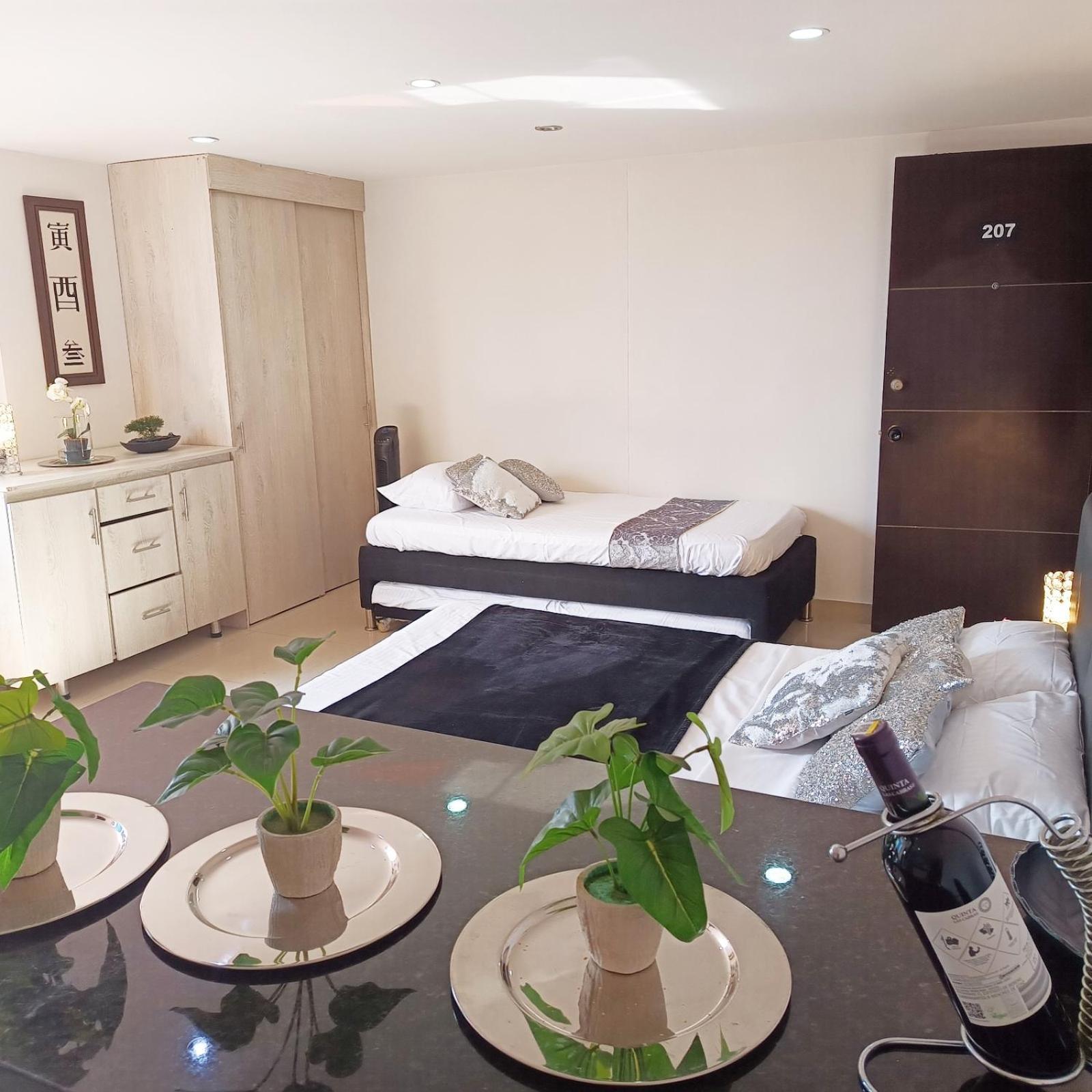207 Apartasuite Poblado 1 Hasta 5 Personas * Medellin
