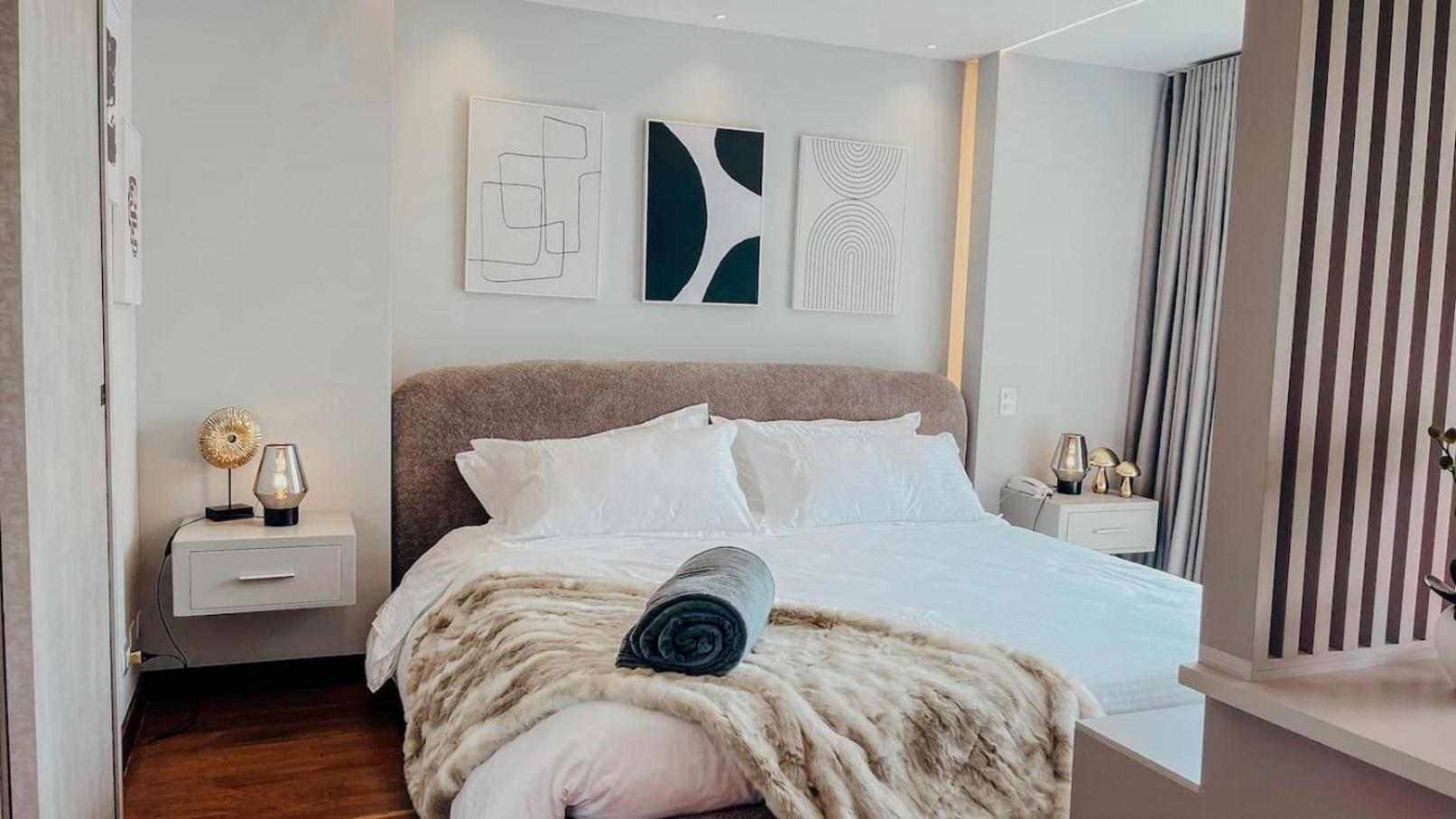 Amazing Luxury 1 Bedroom Gym & Pool Provenza 704 Apartment *