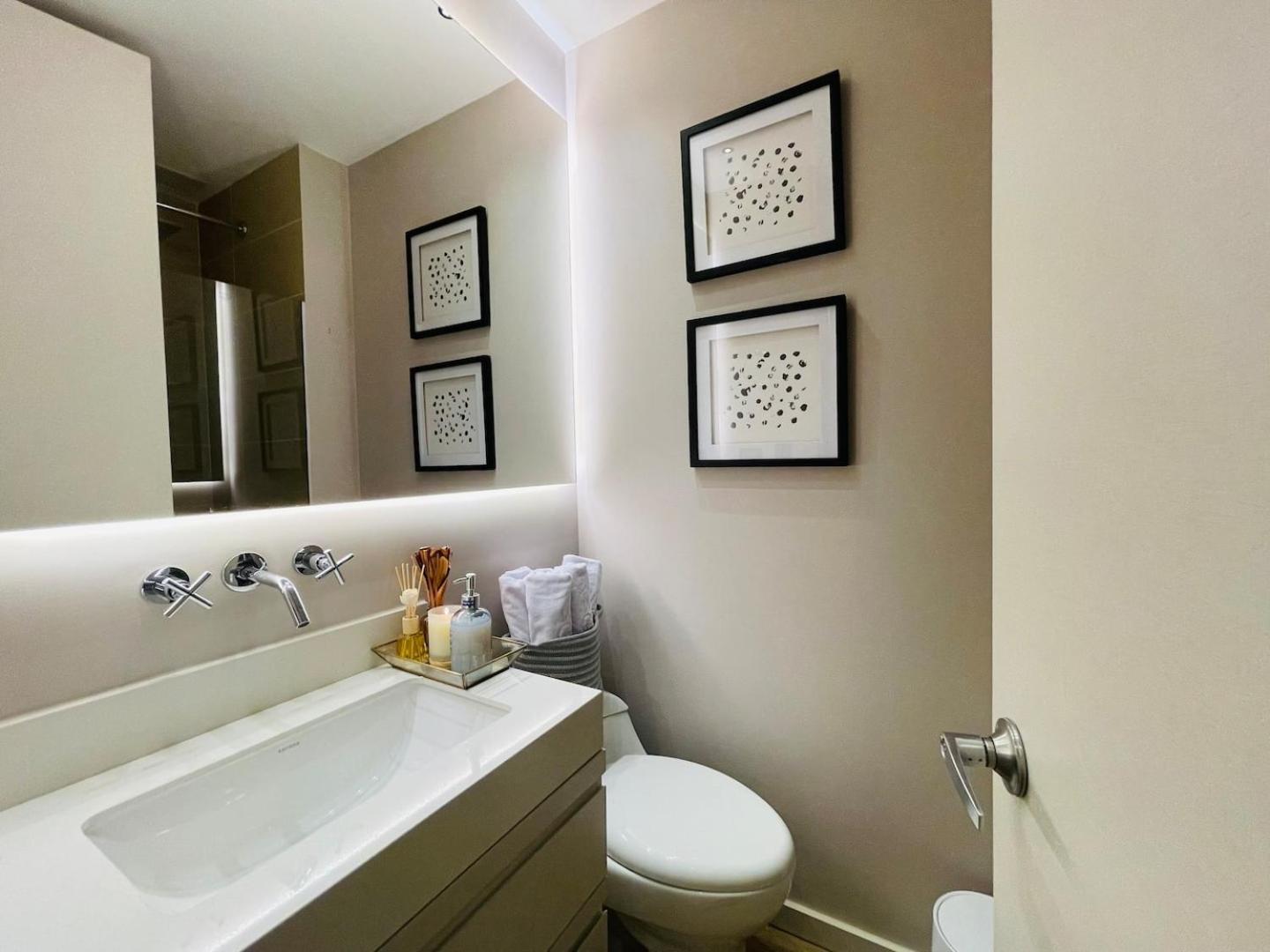 17th Floor 2 Bedrooms Ac Pool & Gym 1704 Apartment