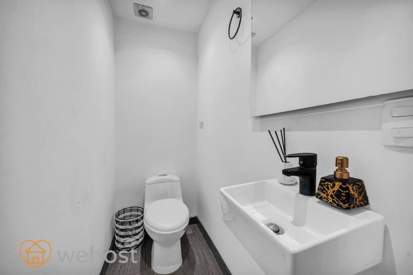 Japandi Style House 3 Bedroom & Bathtub Apartment