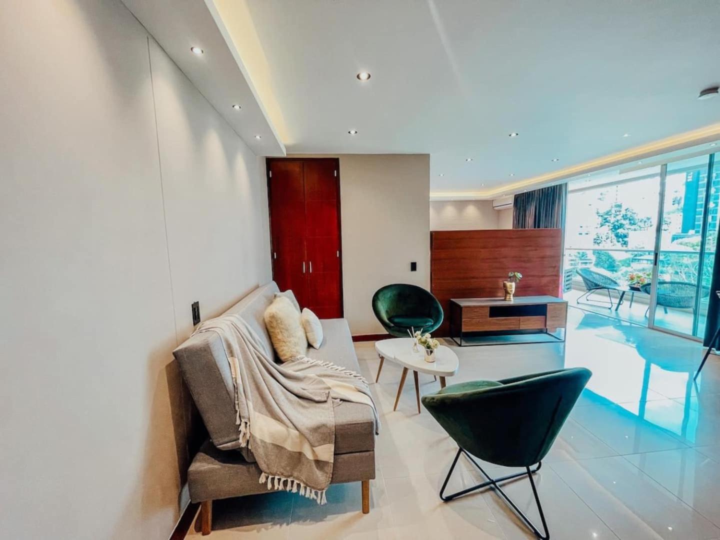Apartment Elegant High Floor 1 Bedroom With Gym & Pool 1202