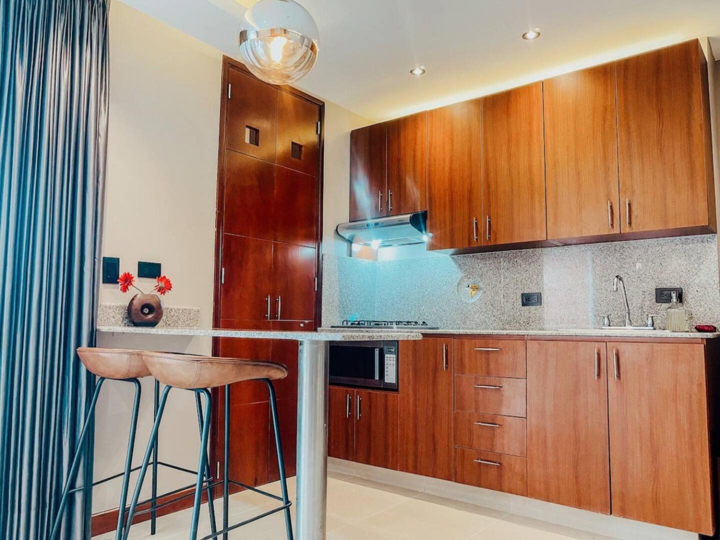Apartment Elegant High Floor 1 Bedroom With Gym & Pool 1202 *