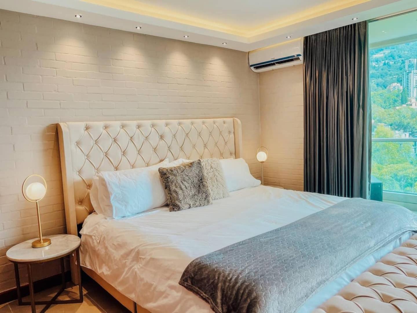 Elegant High Floor 1 Bedroom With Gym & Pool 1202 *