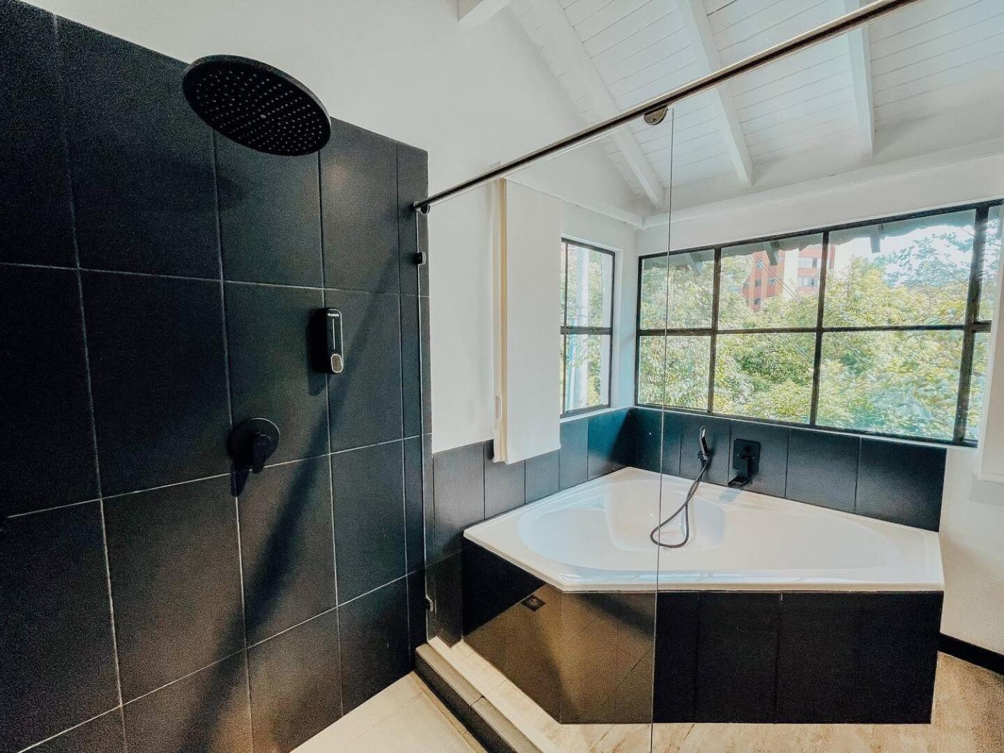Apartment Japandi Style House 3 Bedroom & Bathtub
