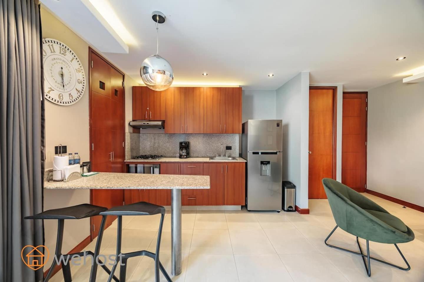 Elegant High Floor 1 Bedroom With Gym & Pool 1202 Apartment *