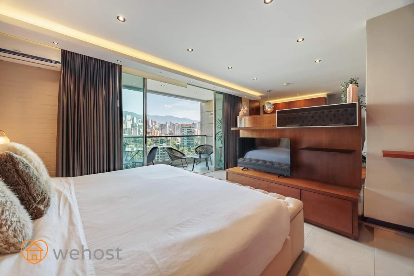 Elegant High Floor 1 Bedroom With Gym & Pool 1202 *