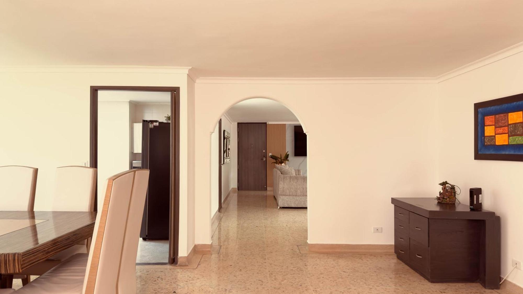 Apartamento 5 Hab, Espacioso, Piscina, Al Lado Del Tesoro!