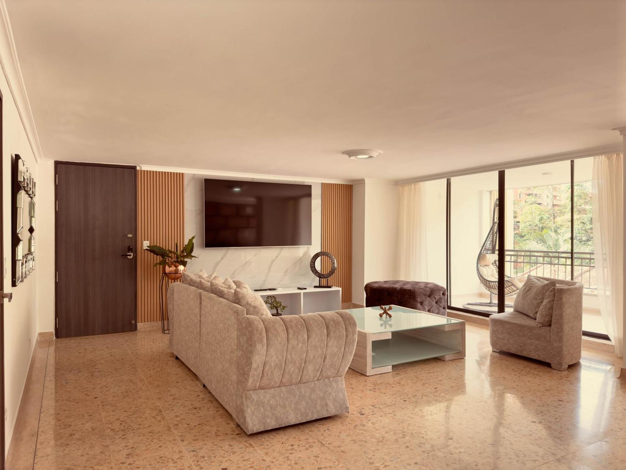 Apartamento 5 Hab, Espacioso, Piscina, Al Lado Del Tesoro!