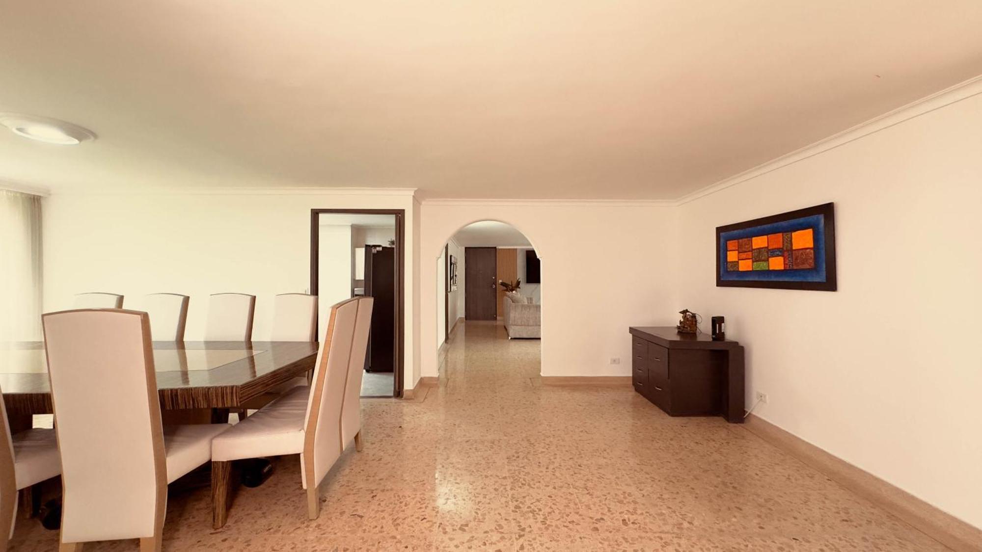 Apartamento 5 Hab, Espacioso, Piscina, Al Lado Del Tesoro! *