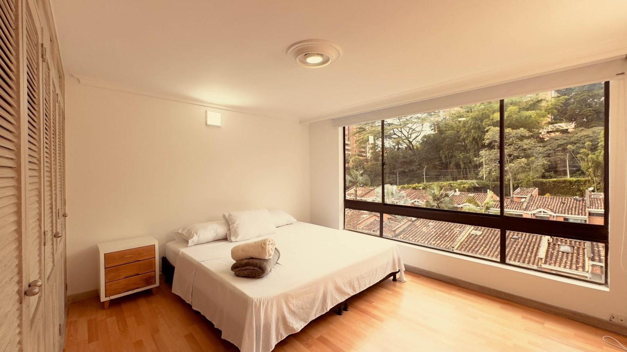 5 Hab, Espacioso, Piscina, Al Lado Del Tesoro! Apartamento Medellín