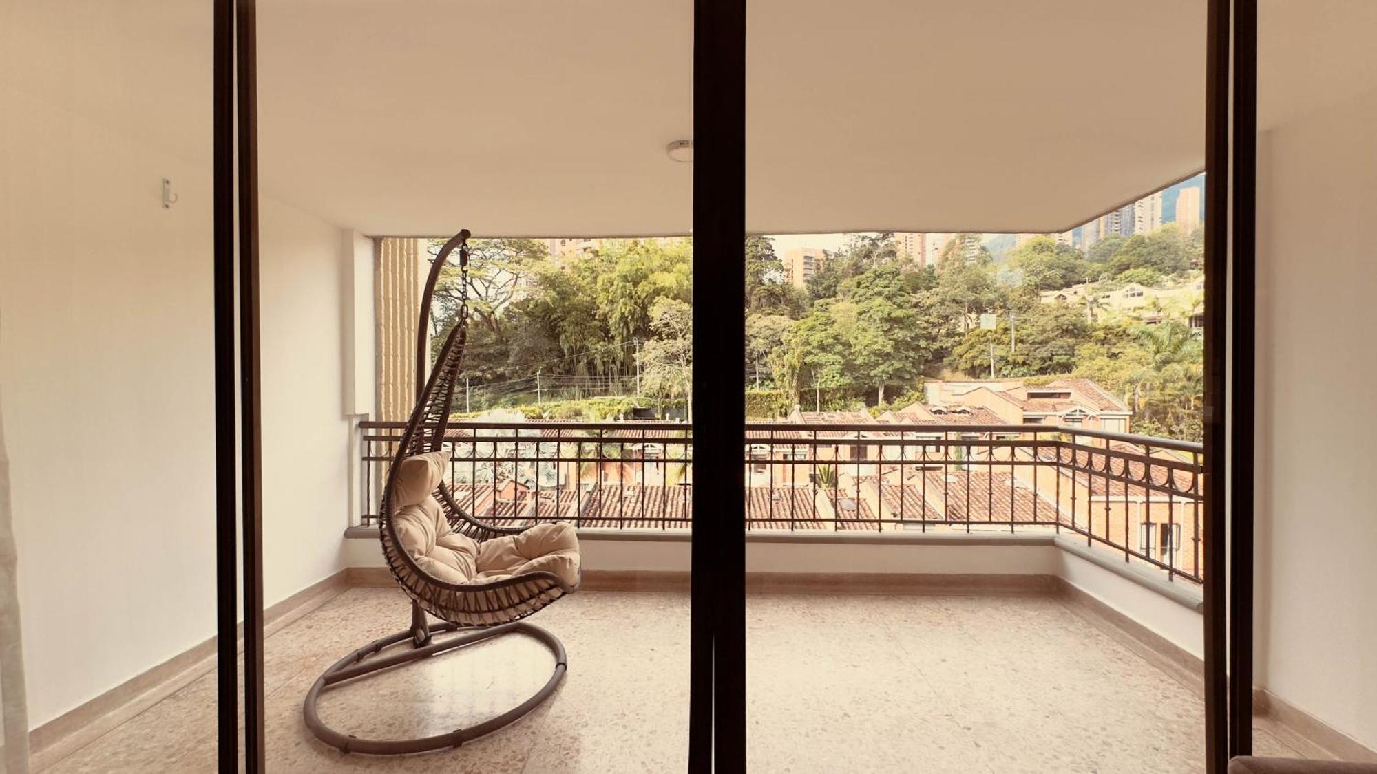 Apartamento 5 Hab, Espacioso, Piscina, Al Lado Del Tesoro! Medellín