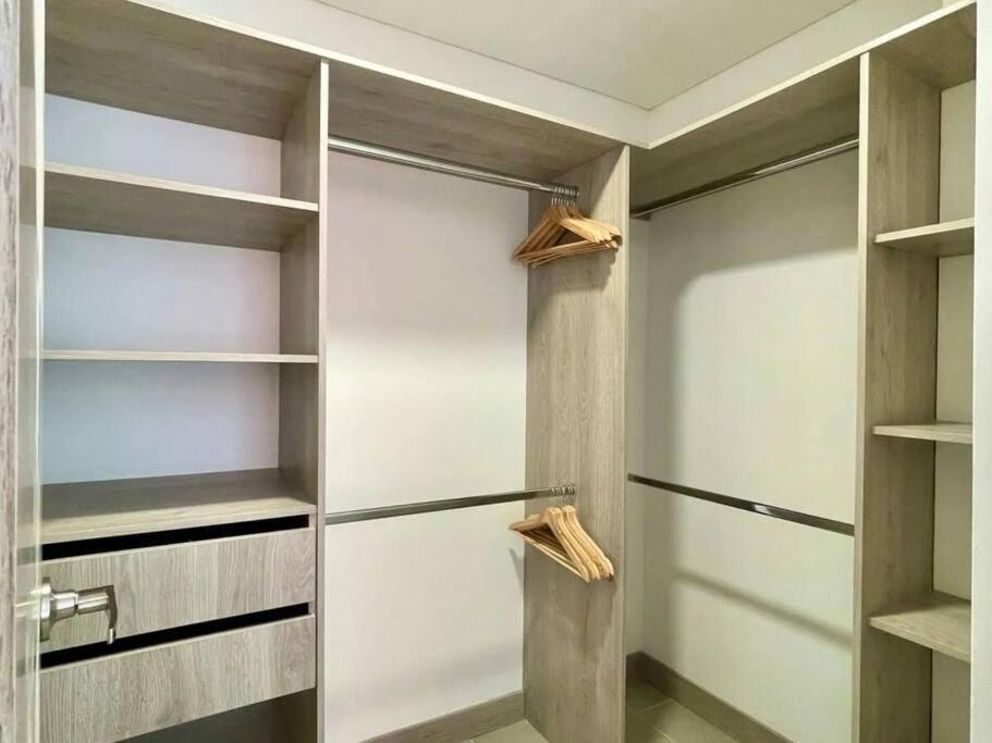 Apartment Penthouse In Heart Of Laureles