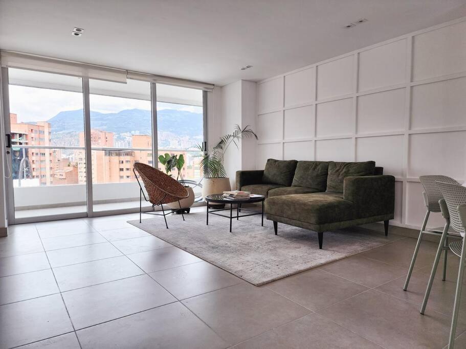 Apartment Penthouse In Heart Of Laureles *
