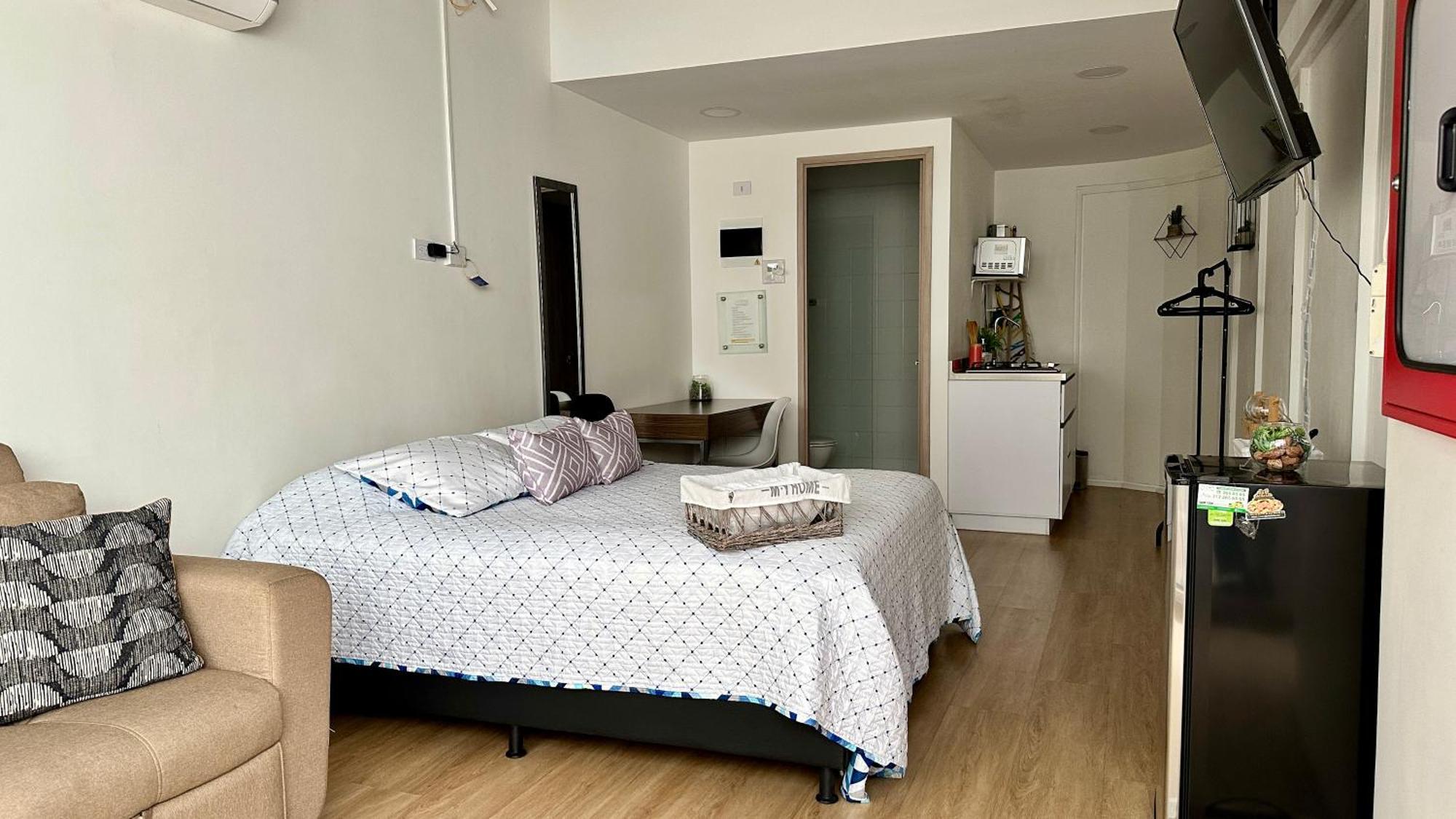 Apartment Prime Laureles Location With Air Conditioning Medellin