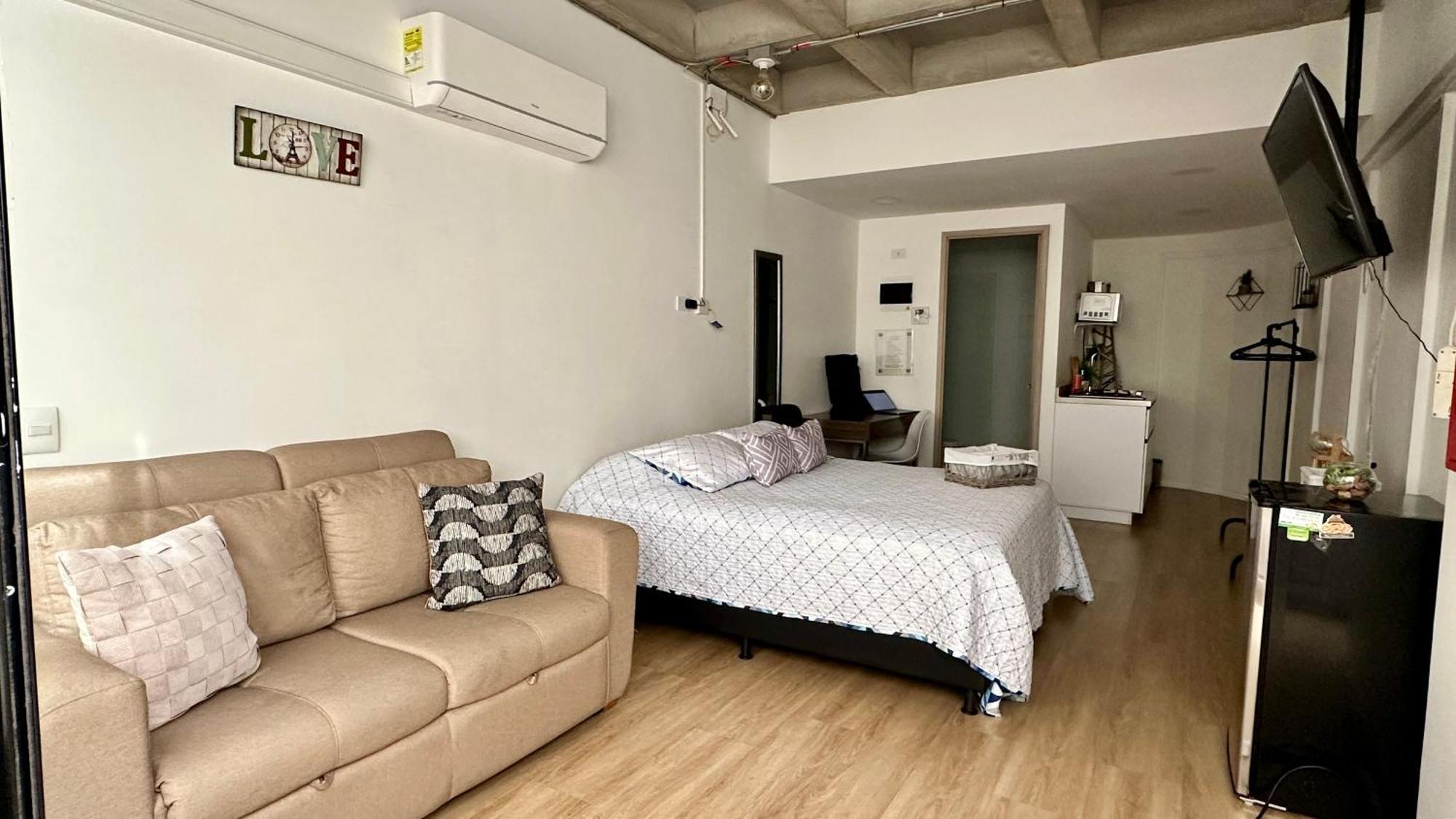 Prime Laureles Location With Air Conditioning Apartment *