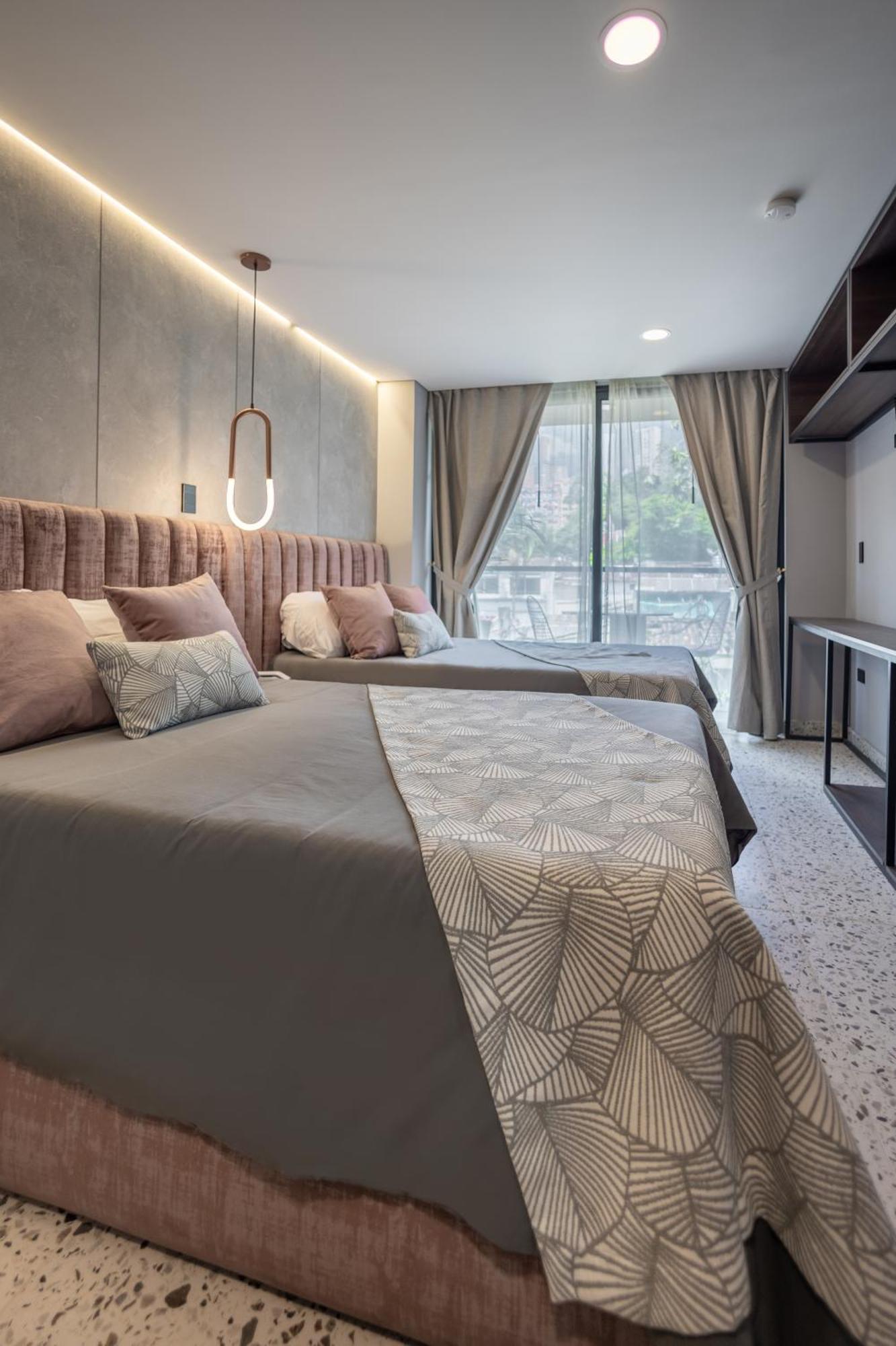 Glow 4* Medellin