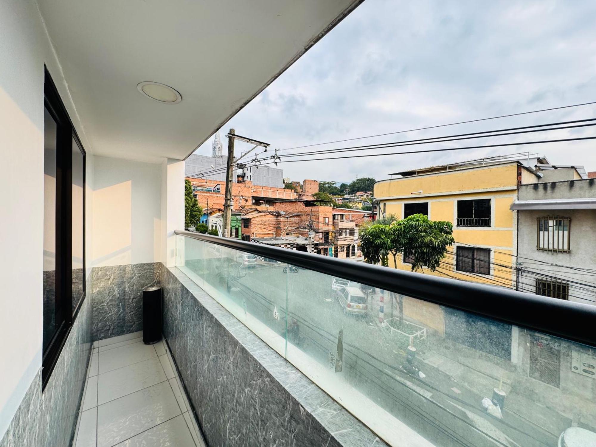 Victory Apartments: Cozy With Wi-fi & Shared Terrace In *