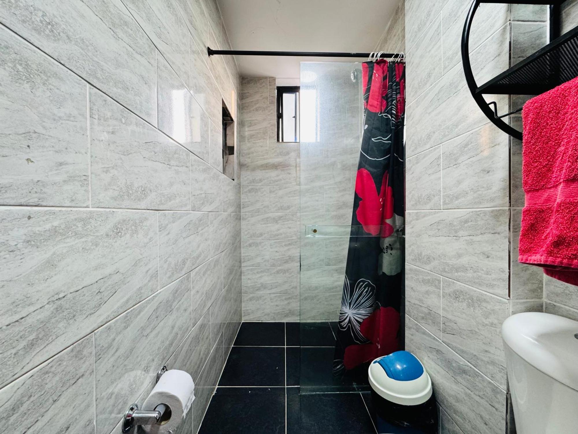 Victory Apartments: Cozy With Wi-fi & Shared Terrace In Medellin