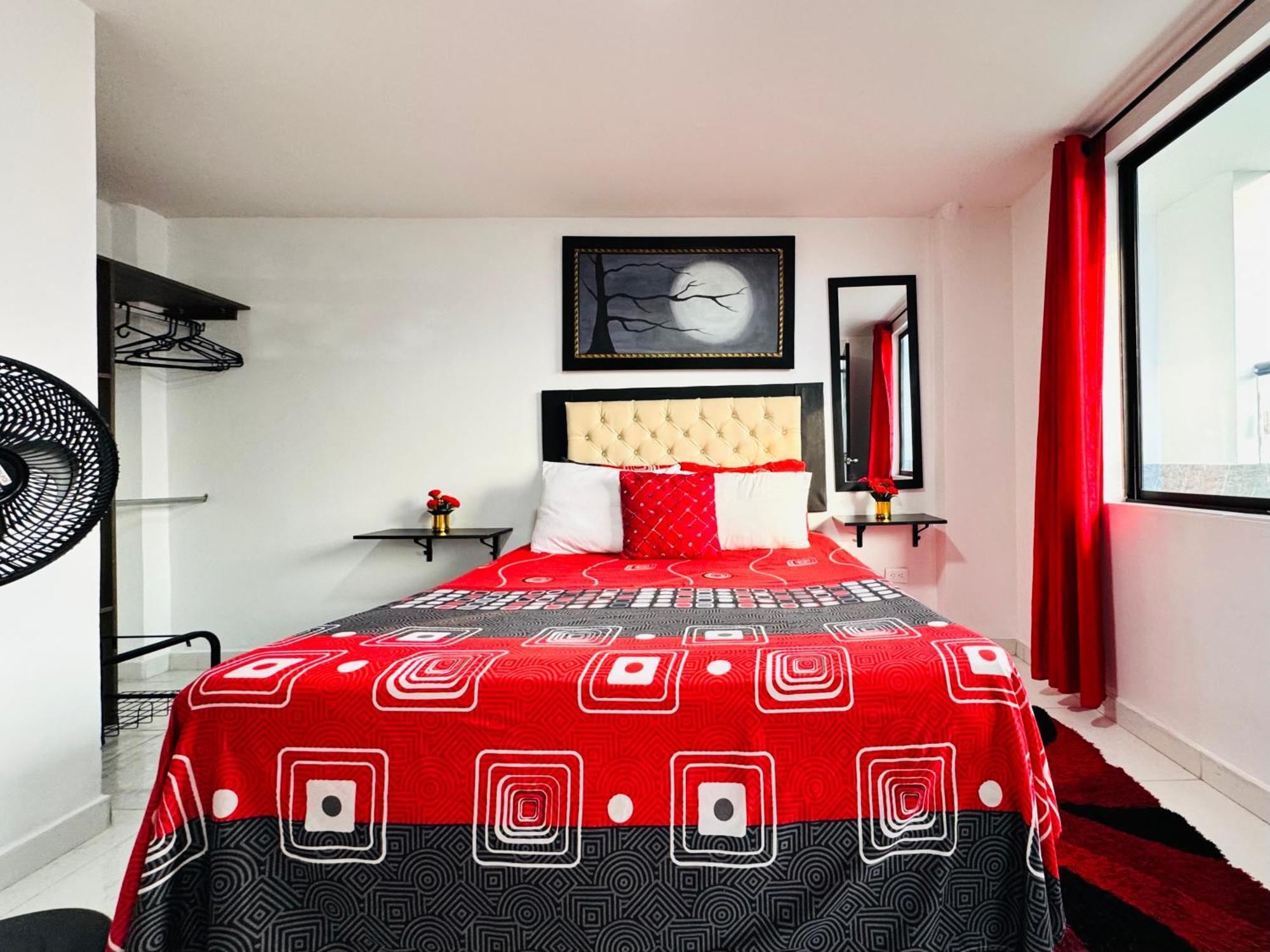 Victory Apartments: Cozy With Wi-fi & Shared Terrace In Apartment *