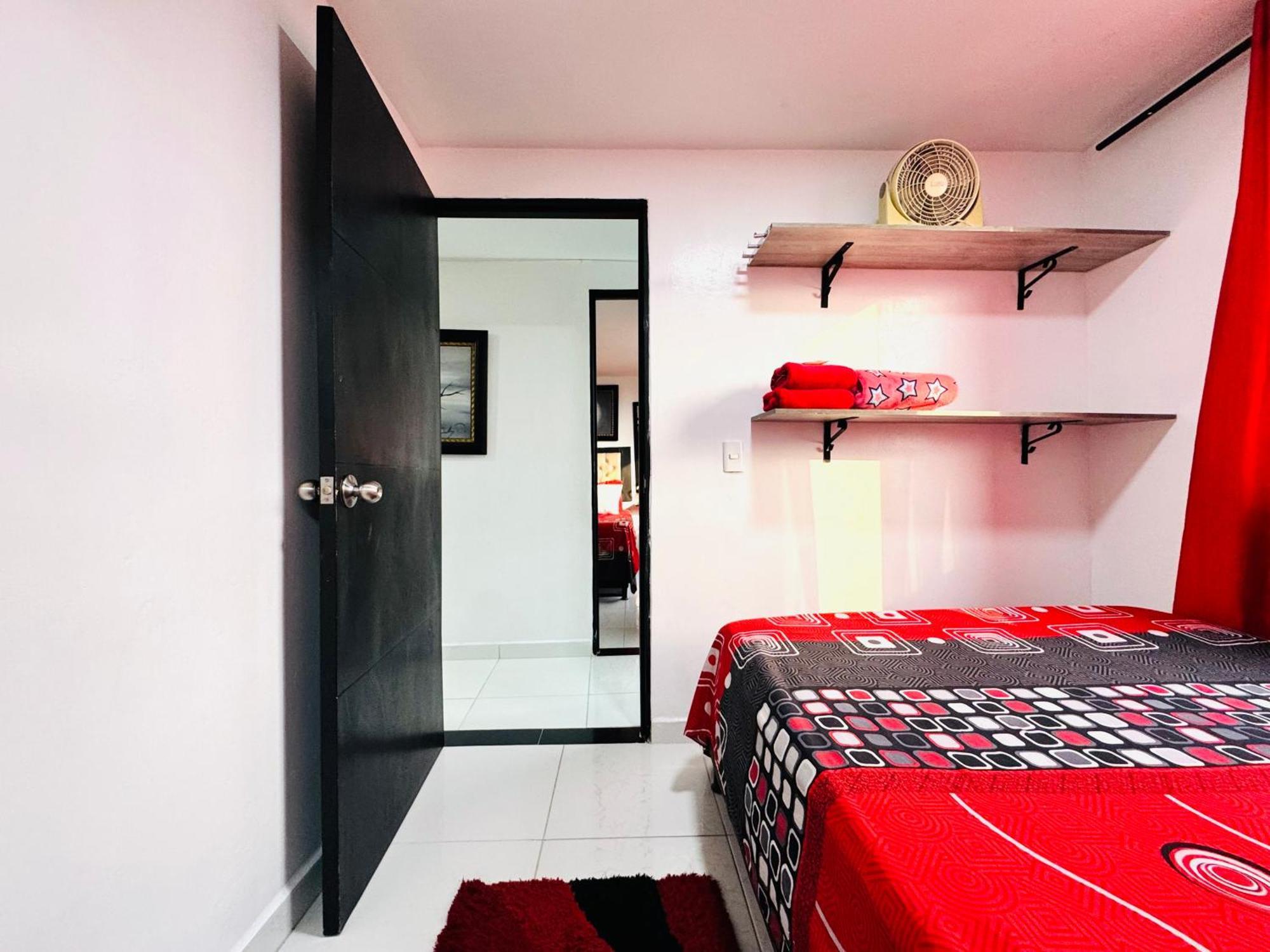 Victory Apartments: Cozy With Wi-fi & Shared Terrace In Apartment Medellin