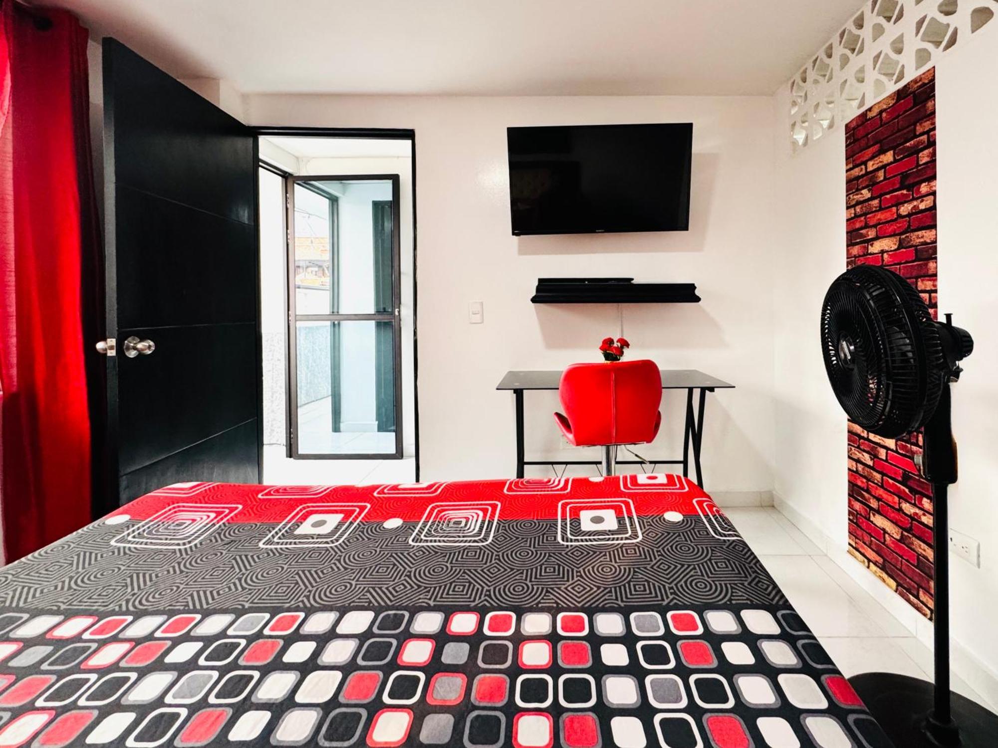 Victory Apartments: Cozy With Wi-fi & Shared Terrace In