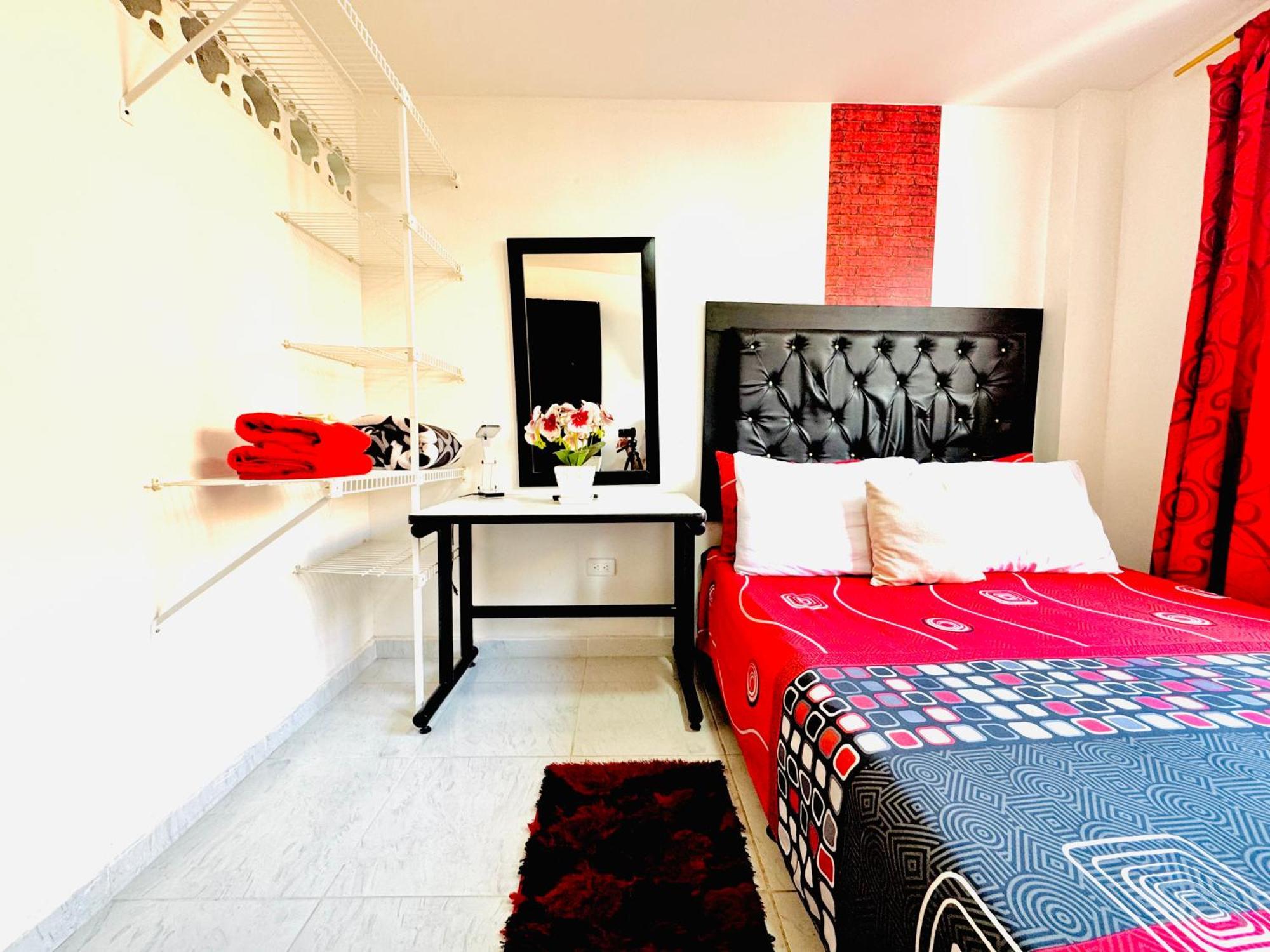 Victory Apartments: Cozy With Wi-fi & Shared Terrace In *