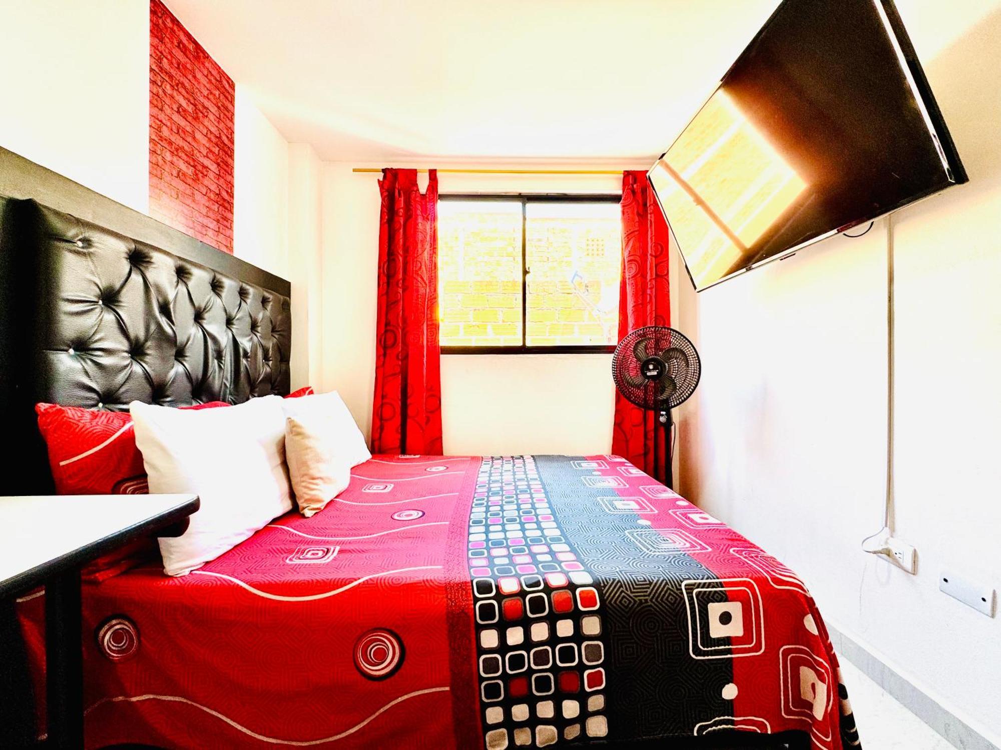 Victory Apartments: Cozy With Wi-fi & Shared Terrace In Medellin