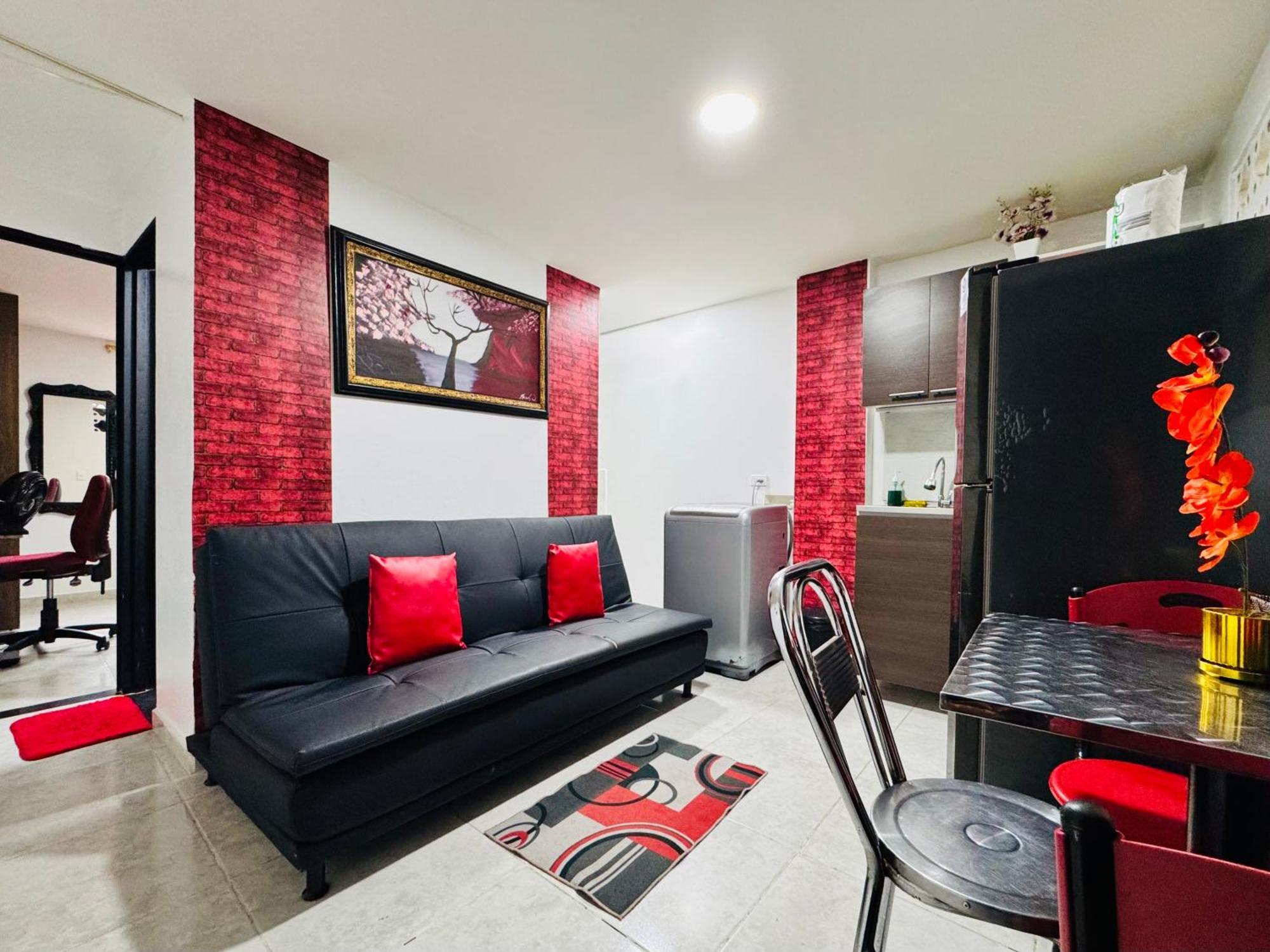 Victory Apartments: Cozy With Wi-fi & Shared Terrace In *