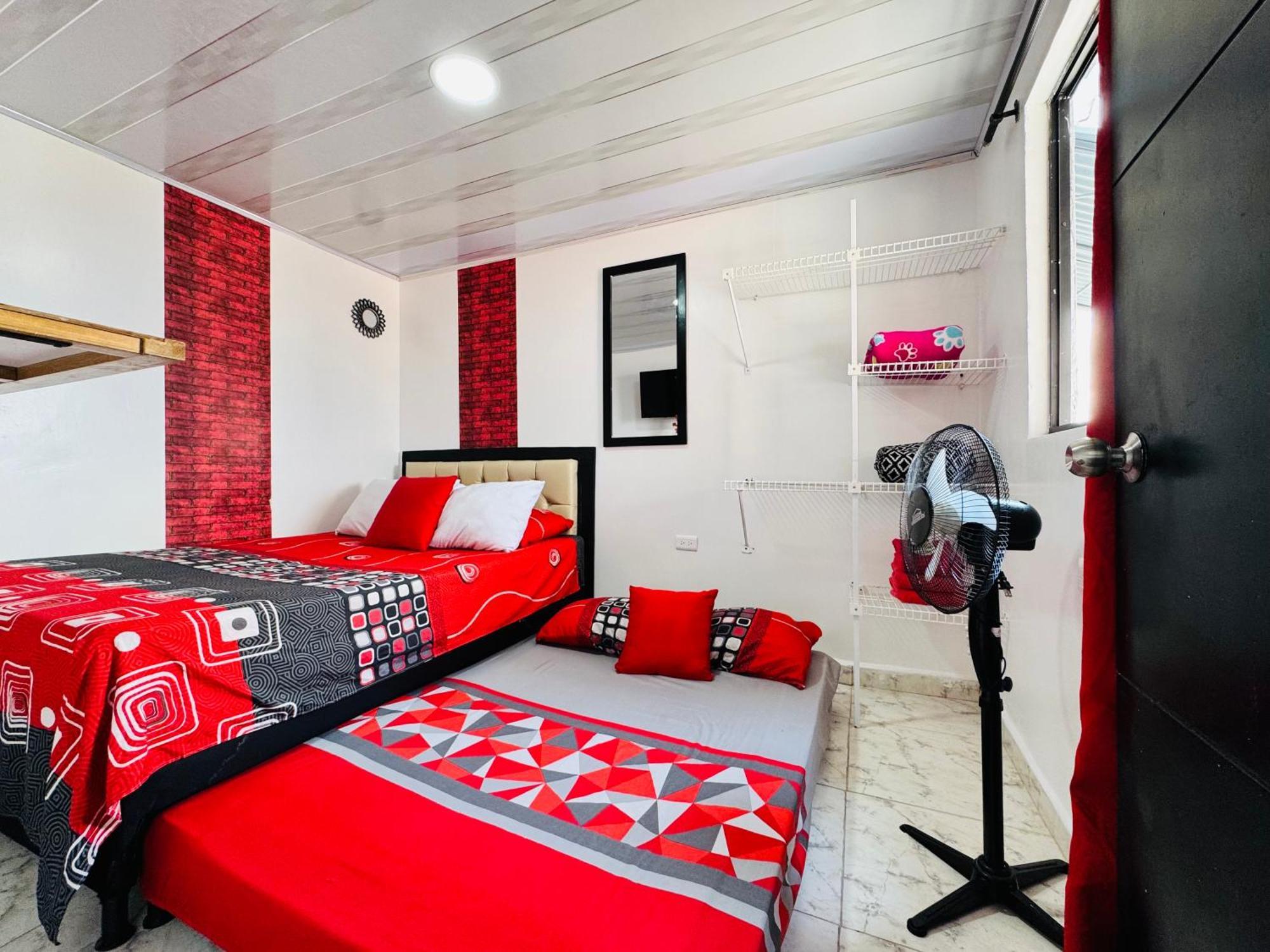 Victory Apartments: Cozy With Wi-fi & Shared Terrace In