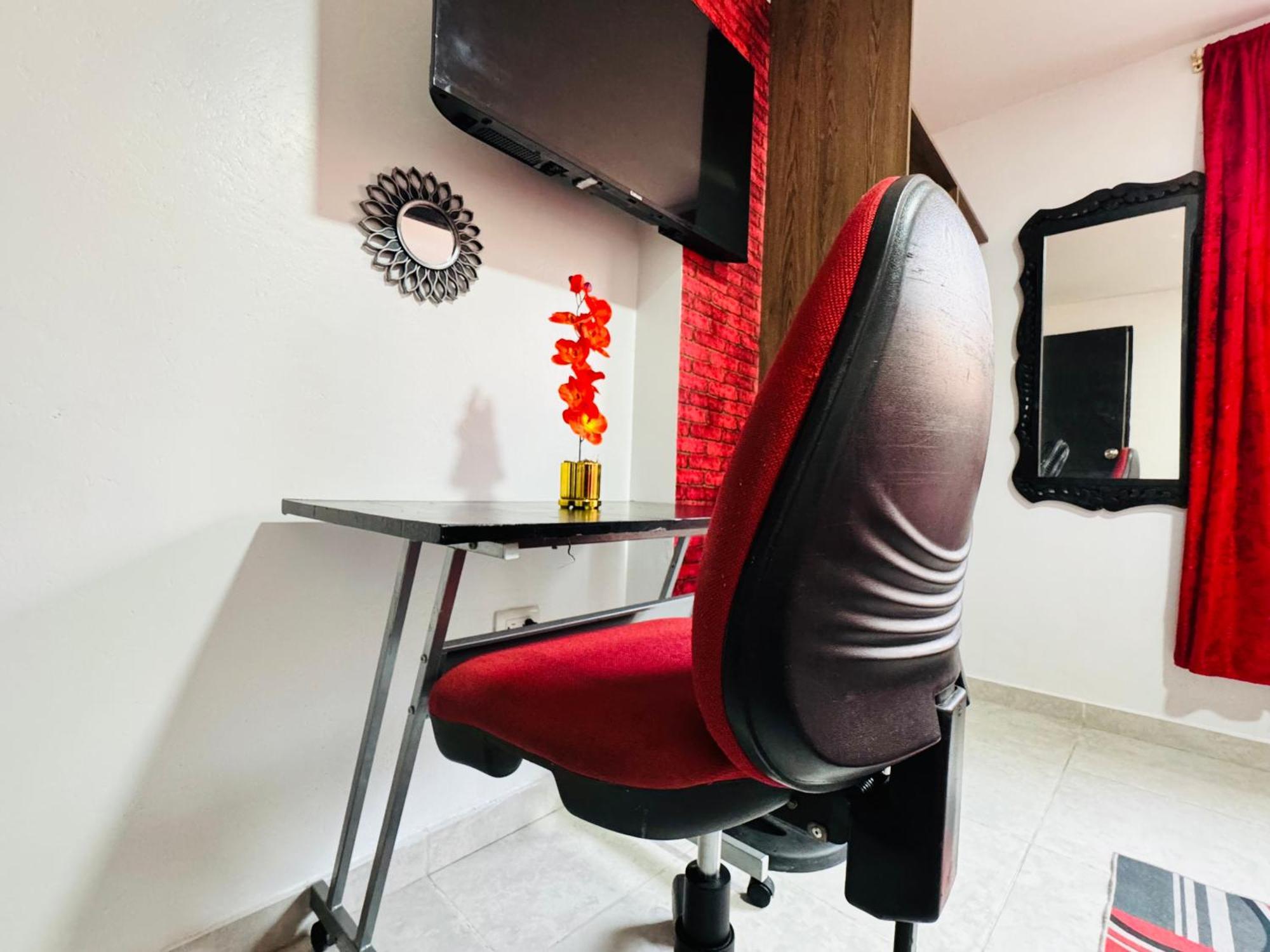 Victory Apartments: Cozy With Wi-fi & Shared Terrace In Apartment *