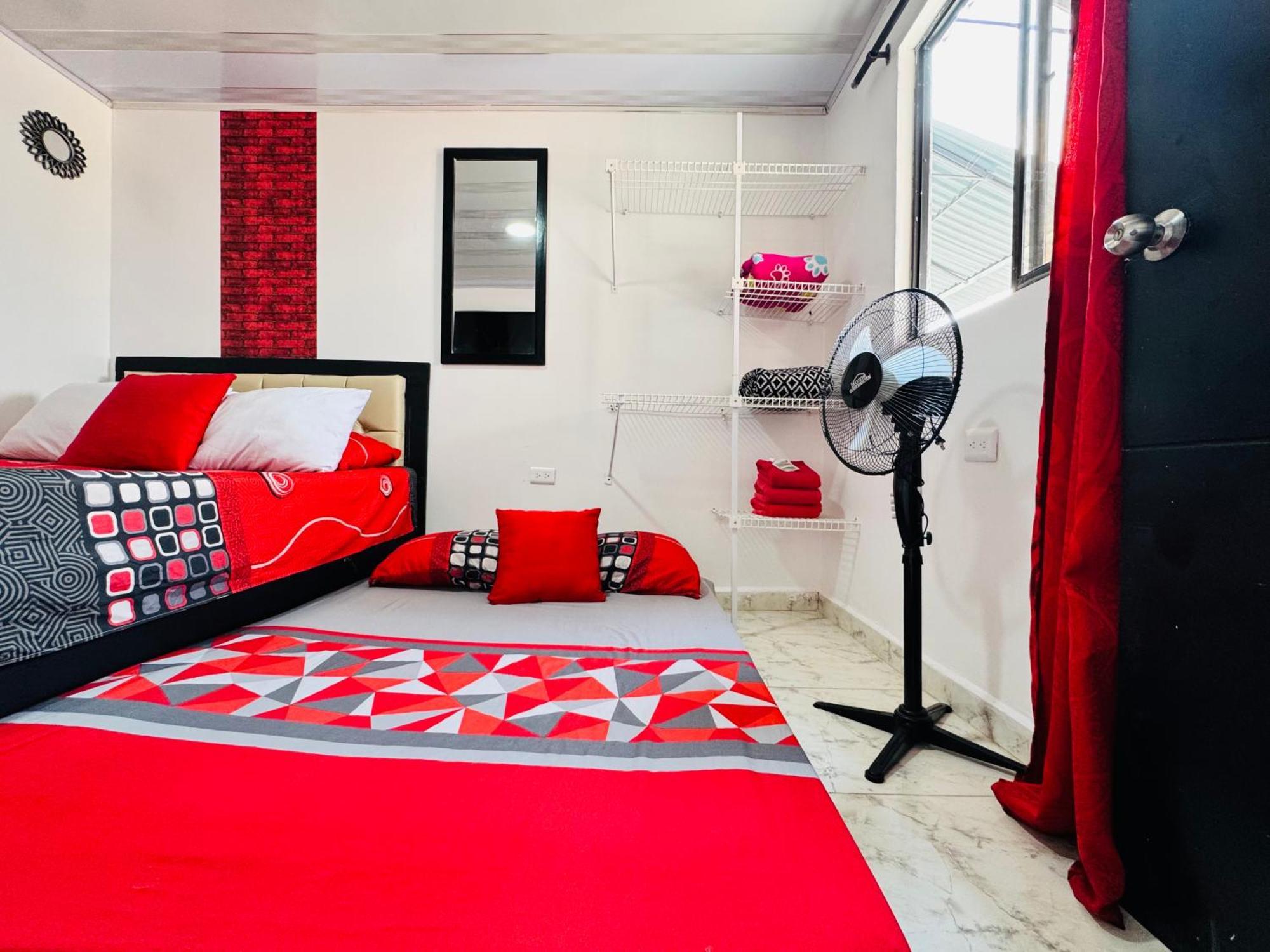Victory Apartments: Cozy With Wi-fi & Shared Terrace In