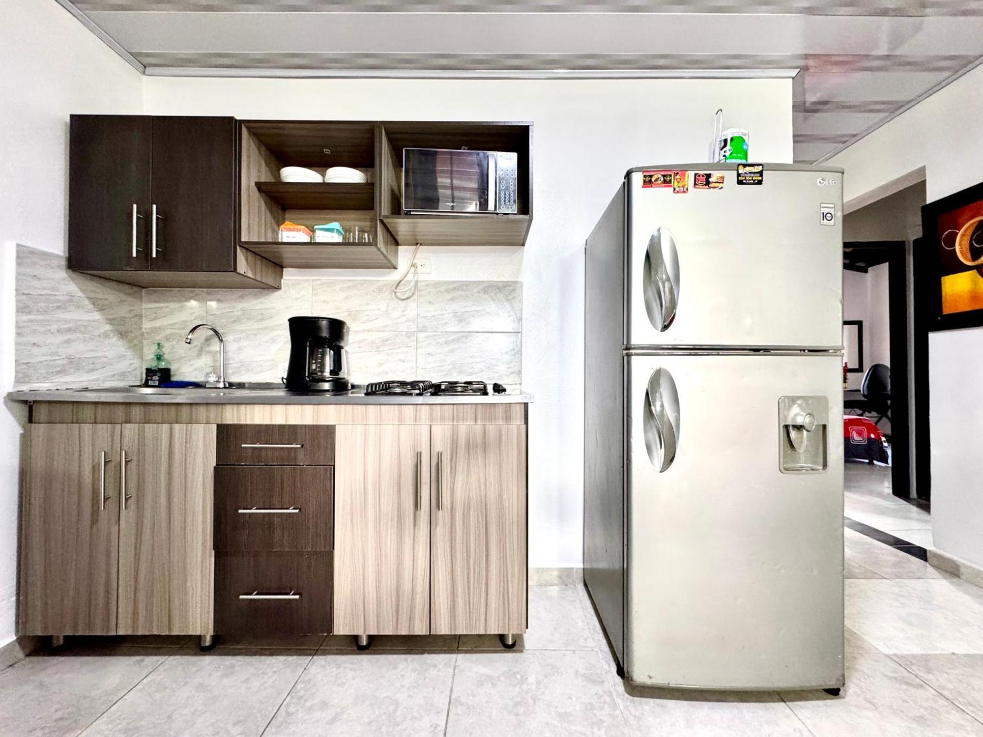 Victory Apartments: Cozy With Wi-fi & Shared Terrace In Apartment Medellin