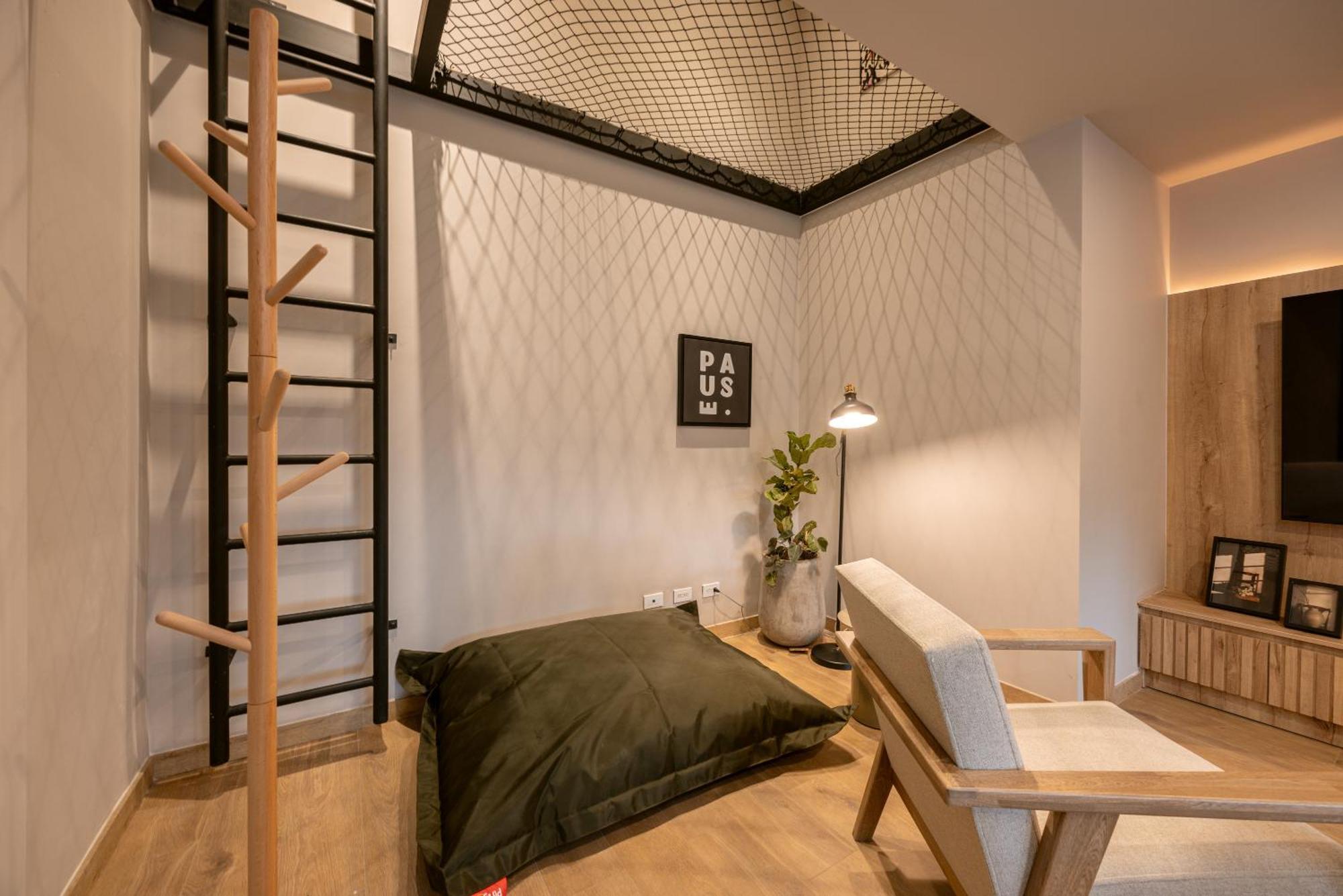 Aparthotel Stratasix *