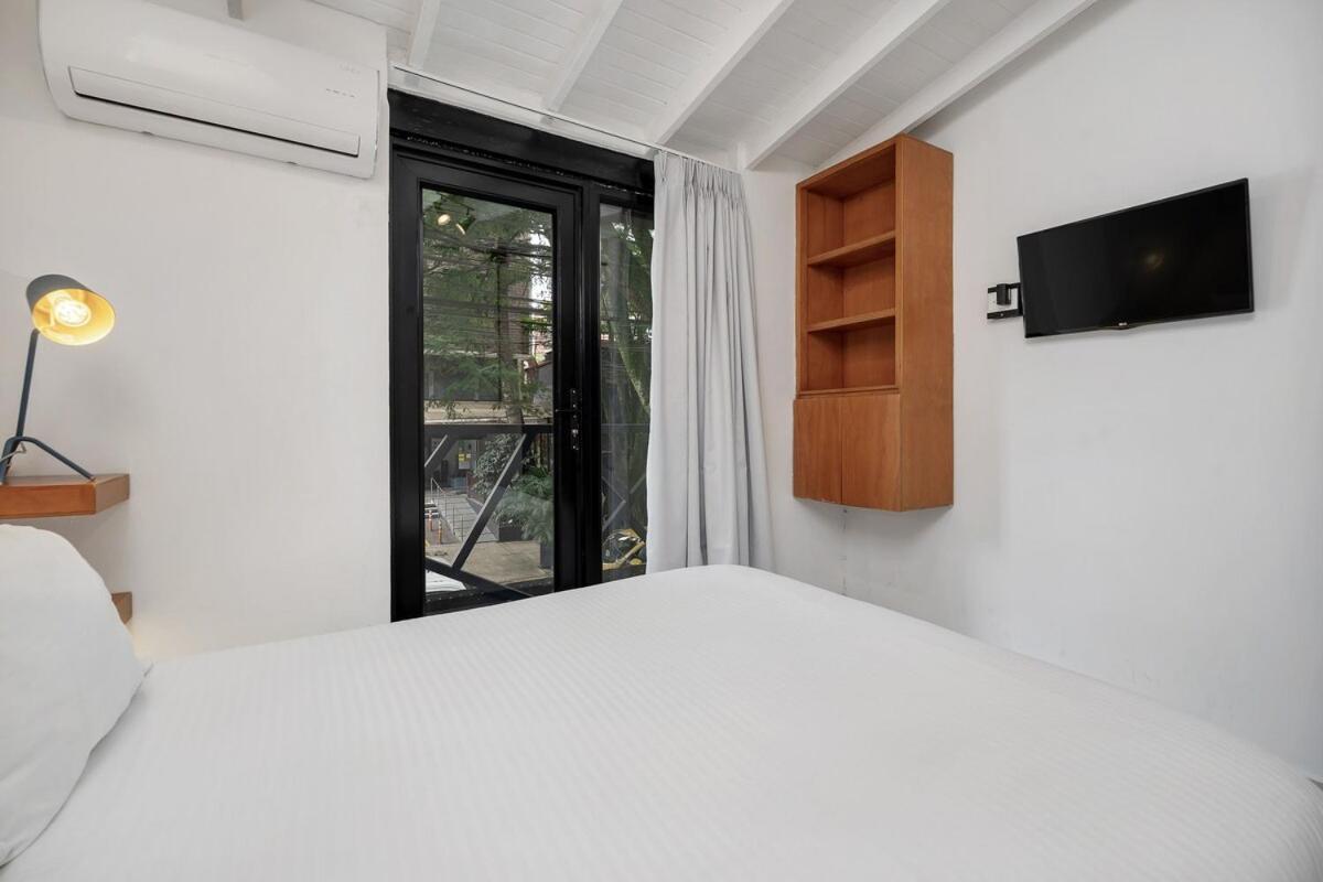 Apartment Nowa Gaira Provenza Walkable Area, Ac & Balcony Facing Karolg Club Medellin