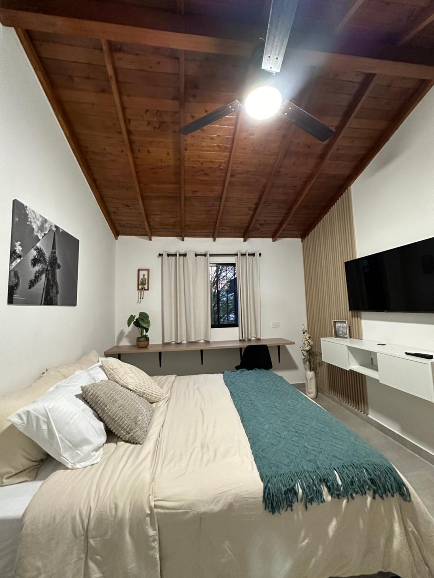 Con Vista Boscosa Y Parking En Buenos Aires, Apartamento