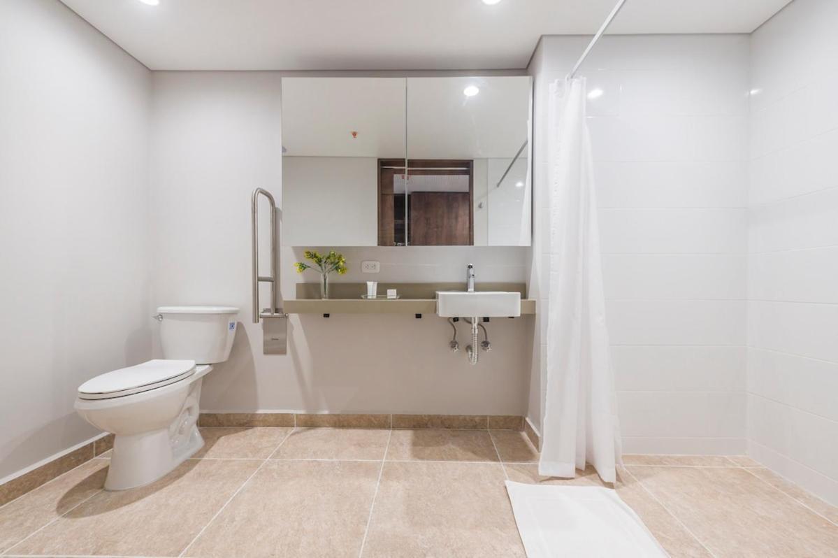 Stylish With Private Views In 310 Apartment
