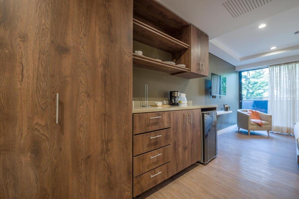 Stylish With Private Views In 310 Apartment *