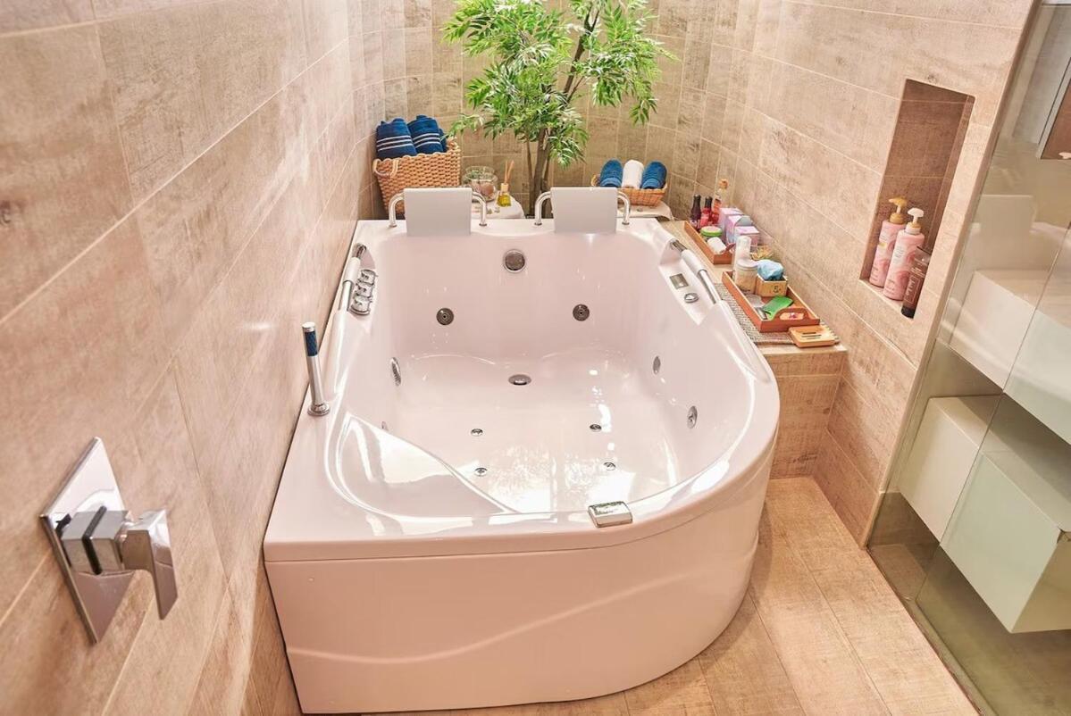 Apartment Amazing Ph In Poblado 5bd & Heated Pool! Medellin