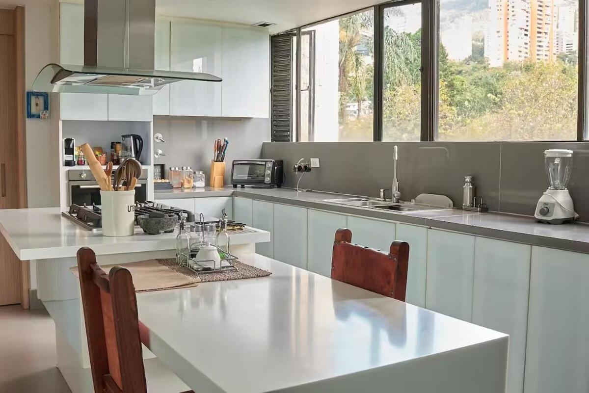 Apartment Amazing Ph In Poblado 5bd & Heated Pool! *