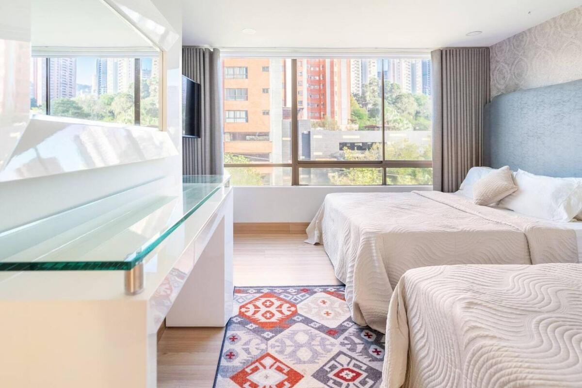 Amazing Ph In Poblado 5bd & Heated Pool! * Medellin