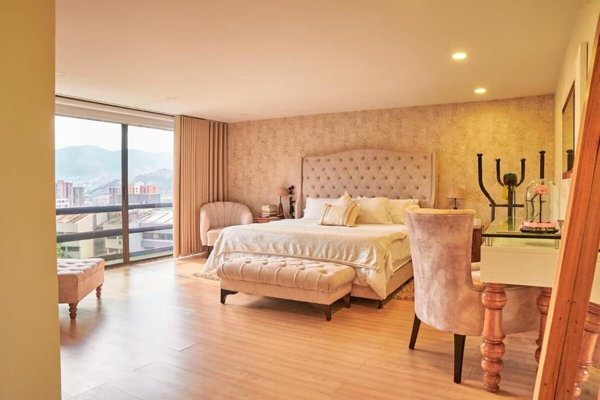 Amazing Ph In Poblado 5bd & Heated Pool! * Medellin