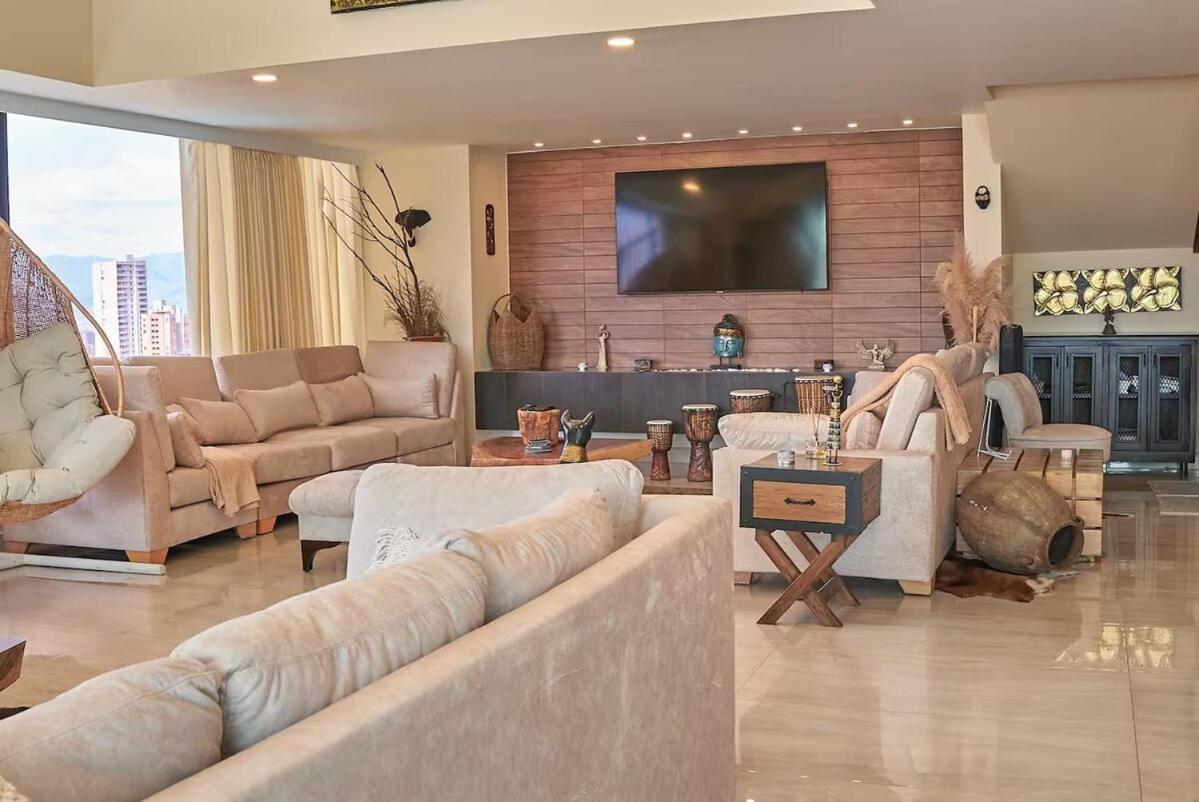 Amazing Ph In Poblado 5bd & Heated Pool! Apartment Medellin