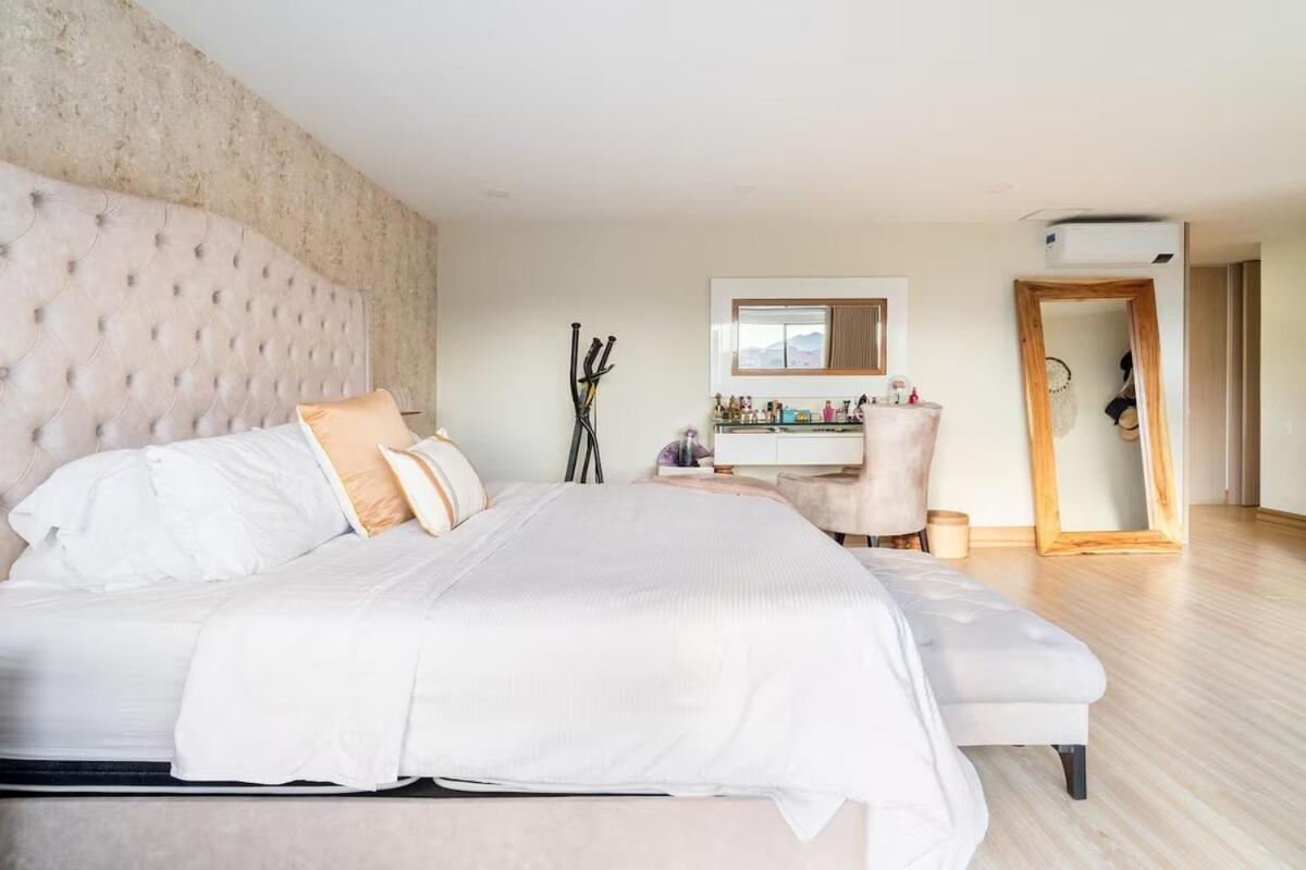 Apartment Amazing Ph In Poblado 5bd & Heated Pool!