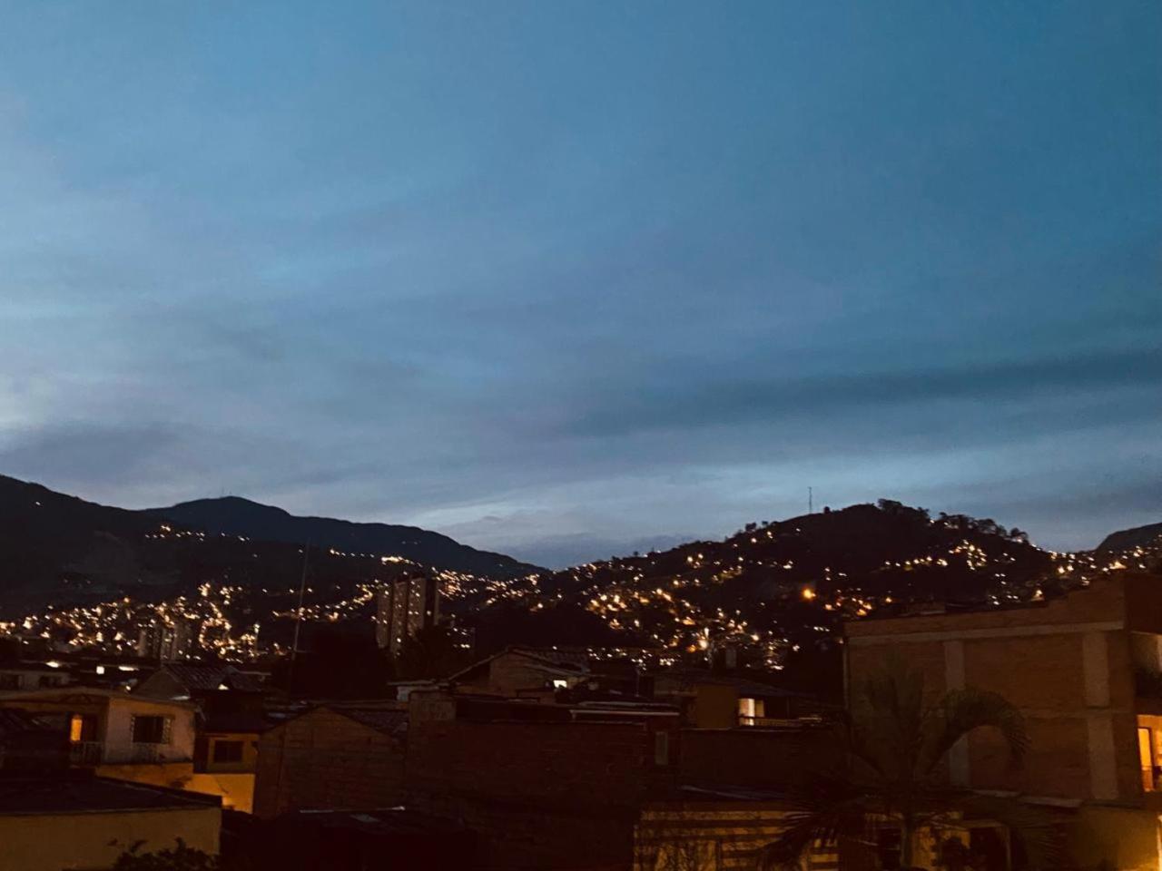 En Casa Ithaca En Floresta - Santa Lucia Apartment Medellin